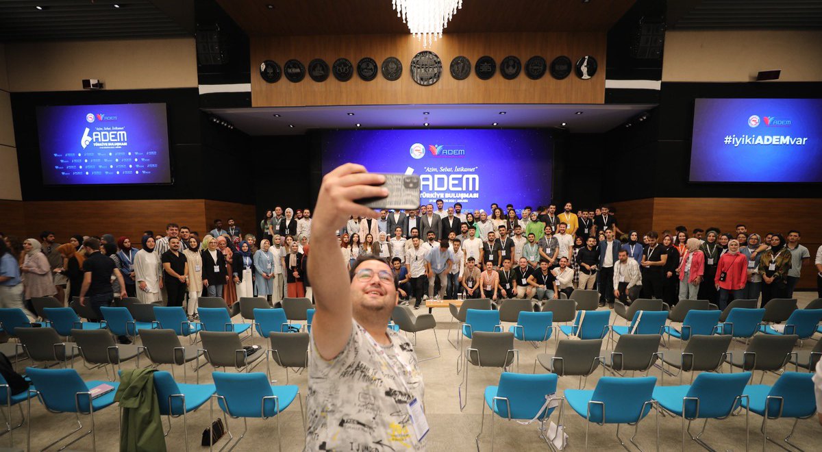 Memur-Sen’in mefkuresini gençlerimize ulaştıran ve onları diri tutan Genç Memur-Sen’e , <a href="/ADEMgenelmerkez/">ADEM Genel Merkez</a> ‘e ve tüm genç liderlerimize bu organizasyon ve heyecanları için teşekkür ediyorum.

“ •azim • sebat • istikamet” üzere..

#iyikiADEMvar 
<a href="/mstemrebalci/">Mesut Emre Balcı</a> | <a href="/gencmemursen/">Genç Memur-Sen</a>