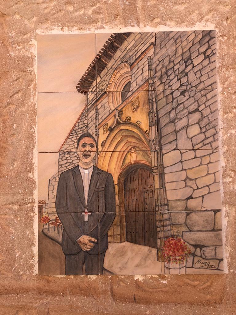 mondonedoferrol's tweet photo. ๐ธ En la casa parroquial de #Solarana (Burgos) - una de las parroquias en las que nuestro obispo Fernando Garcรญa viviรณ y atendiรณ durante 14 aรฑos - acaba de ser colocado un azulejo conmemorativo como recuerdo y agradecimiento. En la foto, con su autora ๐๐ฝ๐๐ฝ๐๐ฝ๐๐ฝ๐๐ฝ๐๐ฝ๐๐ฝ https://t.co/eVLMhlQ3zC