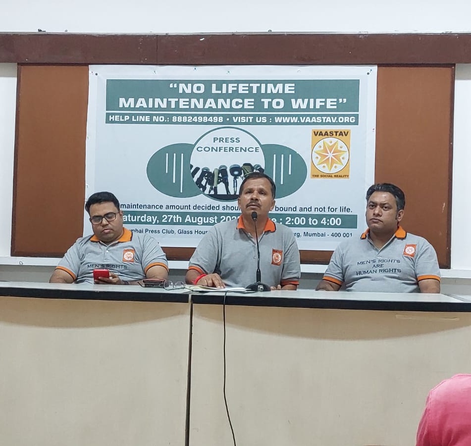 VivekG150883's tweet photo. Press Conference on #LegalExtortion of Men, conducted by @vaastavngo on 27/08/2022 @ Mumbai Press Club, CSMT. 

No Life time #Maintenance to devious wife.
#Maintenance should be time bound. https://t.co/HgUbbpJDkJ