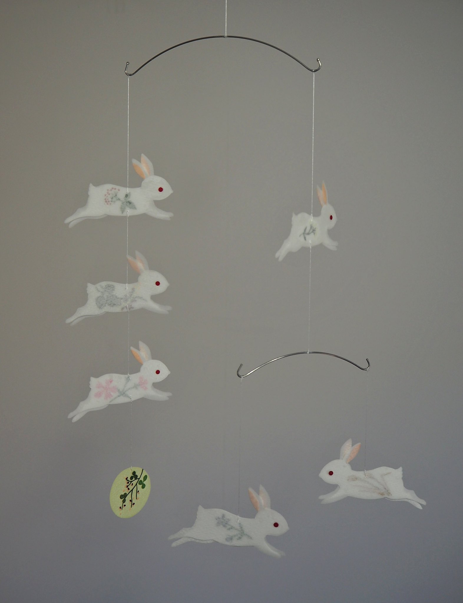 板 香澄 新しく作ったモビールてす 秋の七草うさぎ 秋の七草がうさぎの中に見えます 葛 ススキ 撫子 桔梗 オミナエシ フジバカマ ひとつだけ満月の中に萩 秋の長い夜 夢の中に秋の七草うさぎが遊びに来たらいいなー モビール 秋の七草 うさぎ