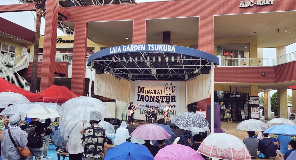 IMPRESSION_PROJ's tweet photo. 本日はあいにくのお天気にもかかわらず沢山の方々にお越しいただきありがとうございました。

涙雨のような天気も演奏終わる頃には上がり、明日への希望を感じさせる、そんなライブになった気がします。

いつかまたお会い出来る日まで！

don't say  goodbye 

#みならいモンスター
#みなモン https://t.co/uhtbTW05eb