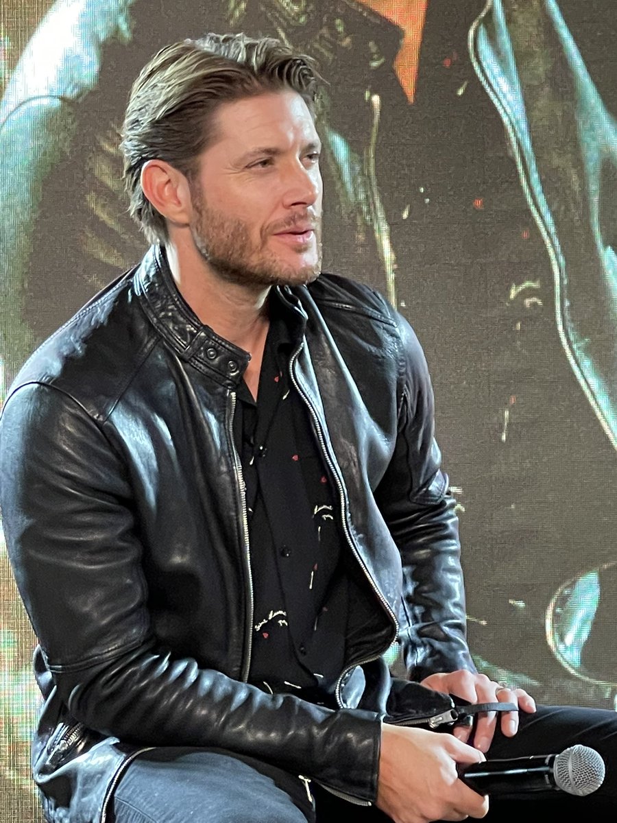 happytortuguita's tweet photo. Jensen Sunday #jibcon12 #jib12 #jibcon #supernatural https://t.co/oQLXnnNS8R