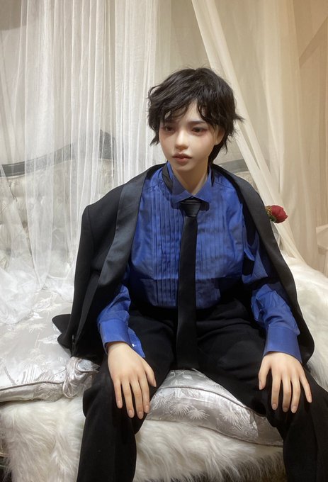 オリエント工業のショールーム見学してきた。最近のってめちゃくちゃクオリティ高いんだね??

依頼主と瓜二つなオーダーメイドのドールのレベルがやばい

医療や介護の練習用、展示会用マネキン、ロボットの外見としてもオーダーくるというのは驚き 