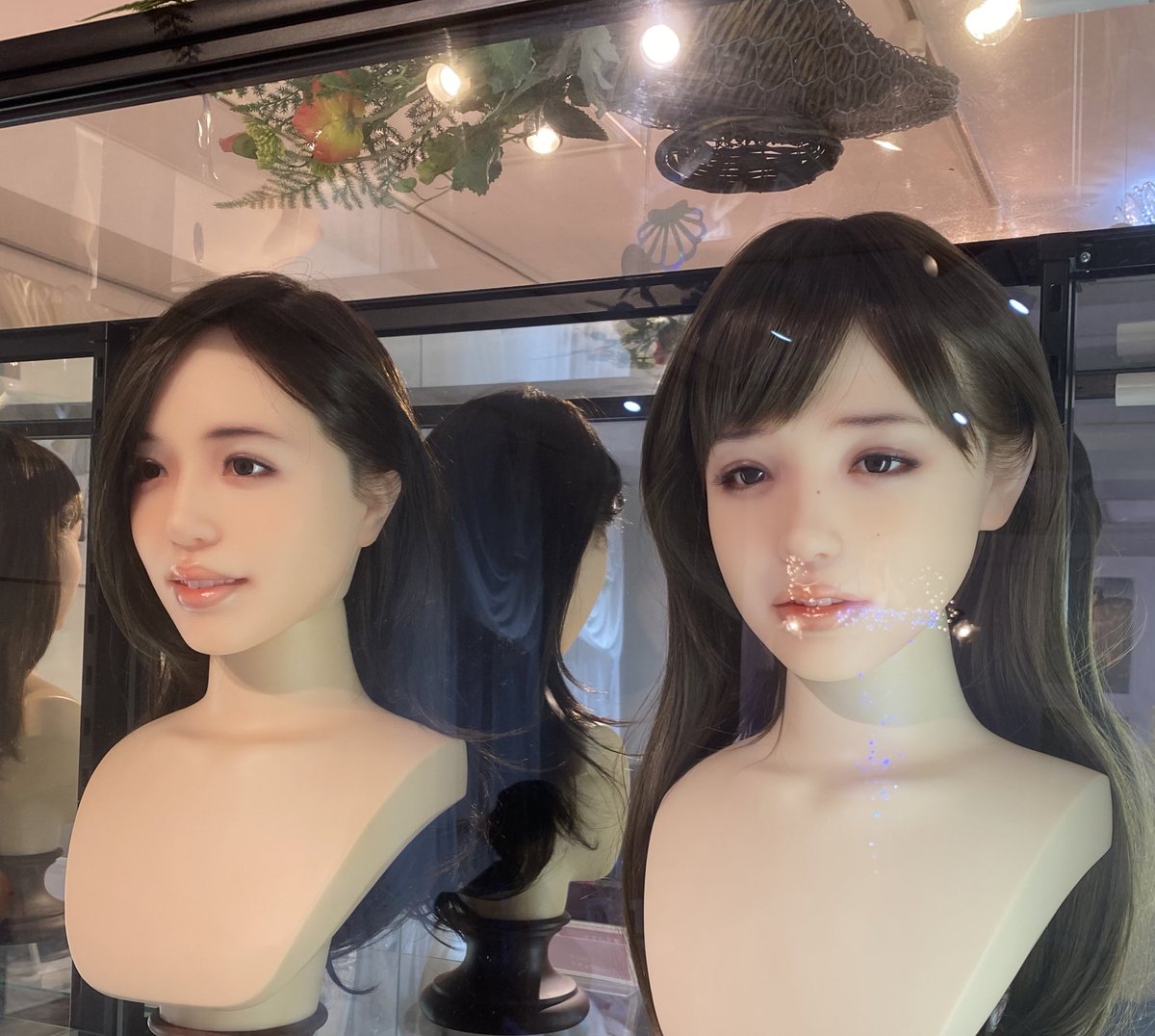 オリエント工業のショールーム見学してきた。最近のってめちゃくちゃクオリティ高いんだね??

依頼主と瓜二つなオーダーメイドのドールのレベルがやばい

医療や介護の練習用、展示会用マネキン、ロボットの外見としてもオーダーくるというのは驚き 