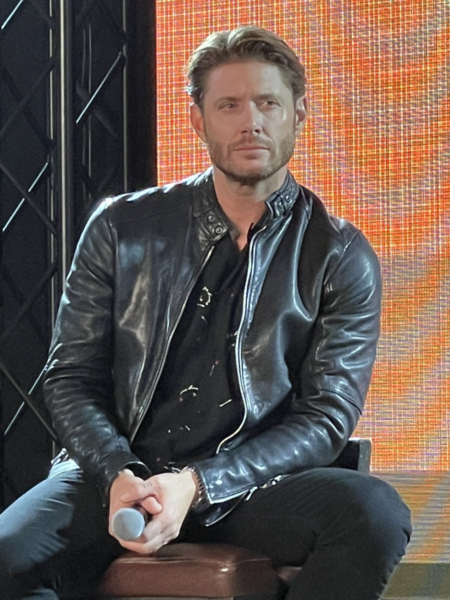 simogiuli's tweet photo. I can't #jibcon #jib12 #rome @JensenAckles https://t.co/NjtQs6GnLw