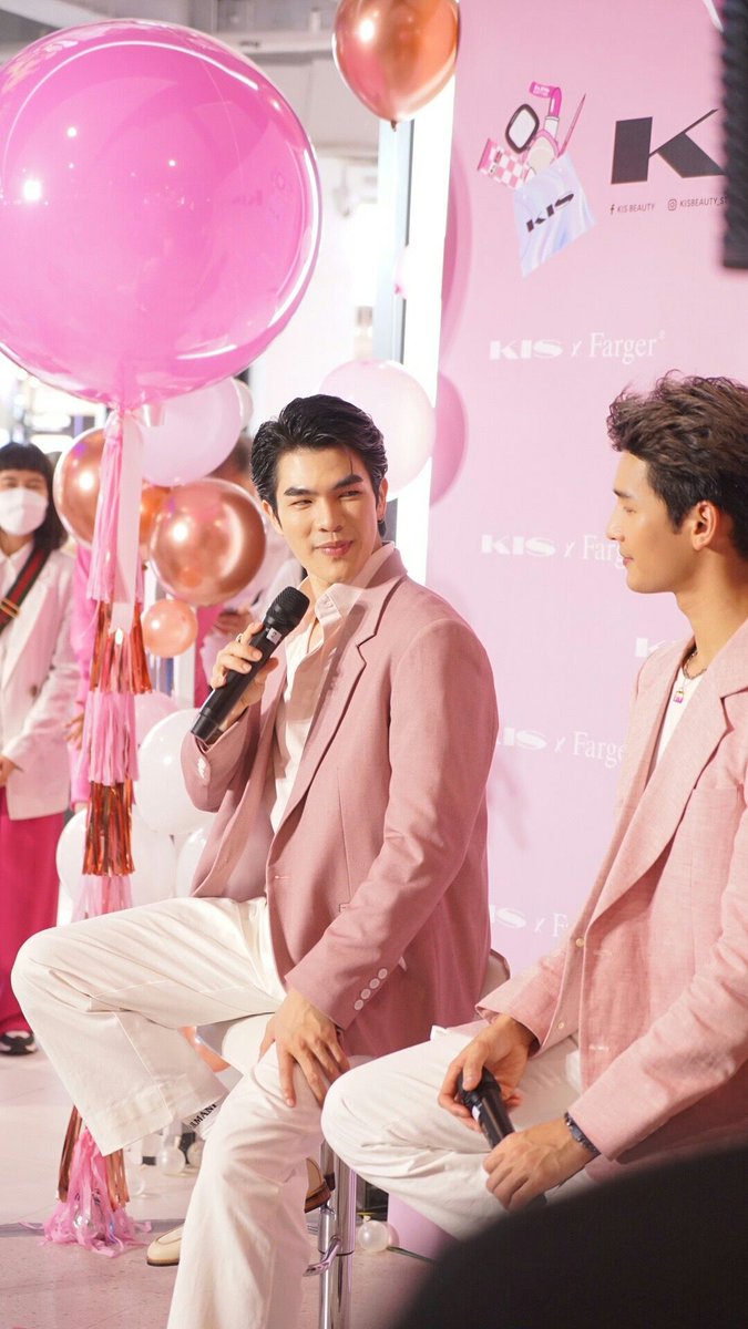 Fargerthailand2's tweet photo. กล้องอยู่นี้จ้า  เฮลโหลลล~~~
#KISFARGERxMileApo https://t.co/V7gSlmpT7z