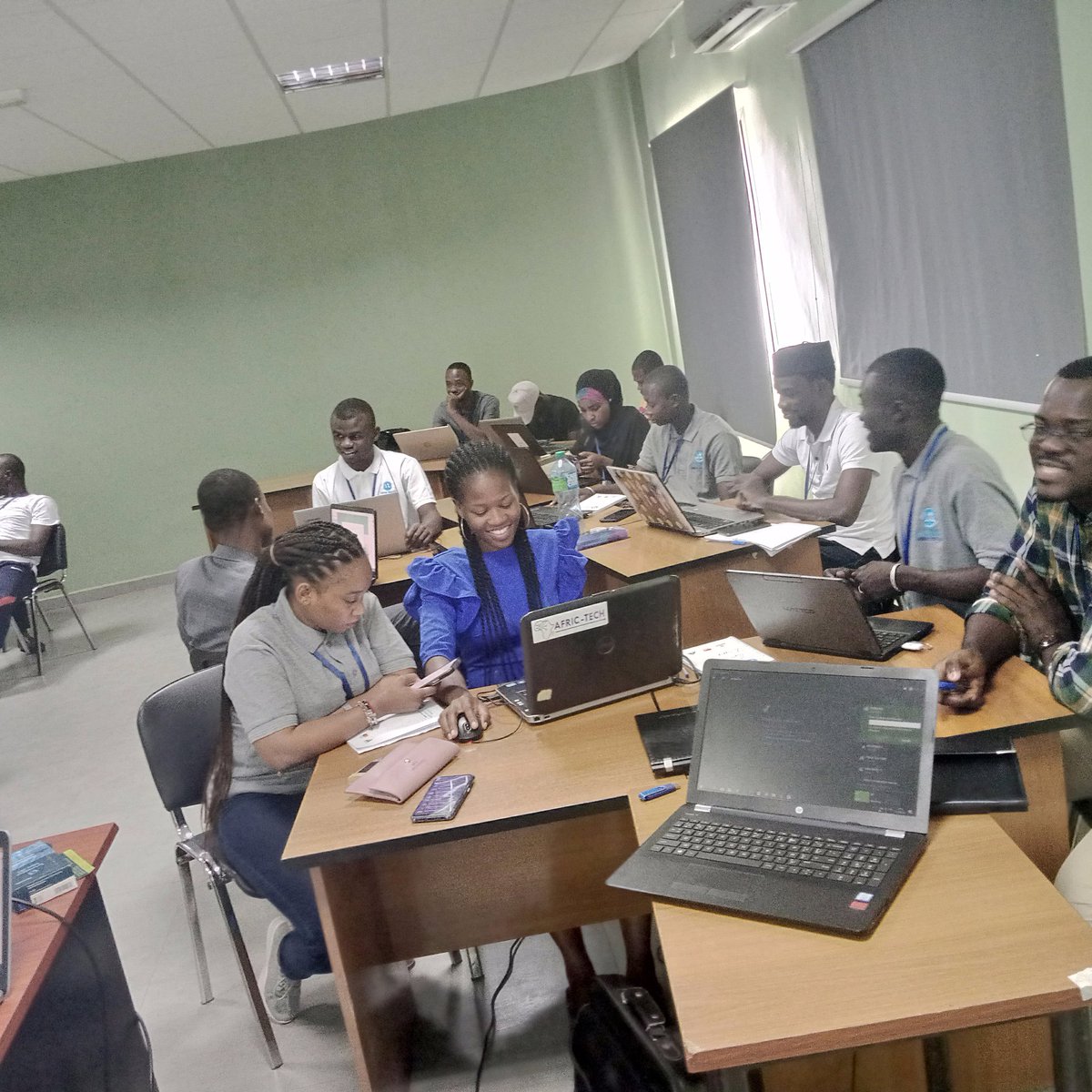 ilunga_jos's tweet photo. Voici en images notre première semaine de formation sur le leadership, l'entrepreneuriat et le business avec le centre Régional de Leader Yali Dakar au Sénégal.

#yali2023 
#yalinetwork https://t.co/qT8IscXVzX