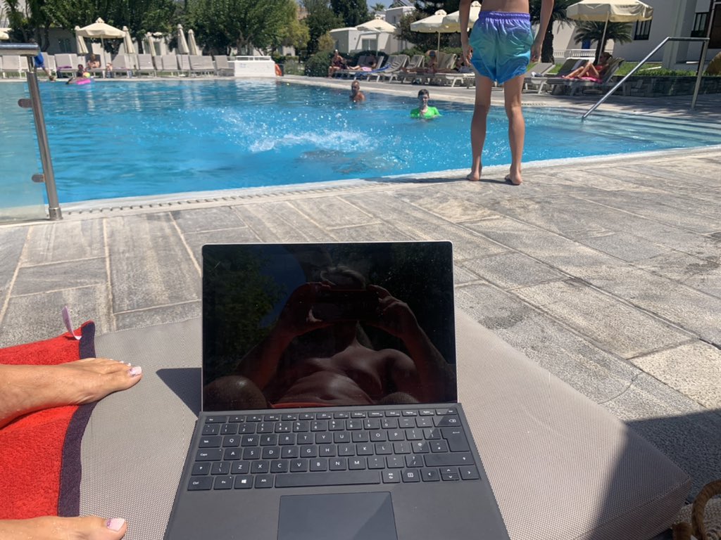 WWJFCU11's tweet photo. Final registrations for @OfficialBBDFL @jpluk @WarrJFL all being done round the pool @WWJFC #preseasonrefresh #coachtime ☀️ https://t.co/Ff48vi5Tsn