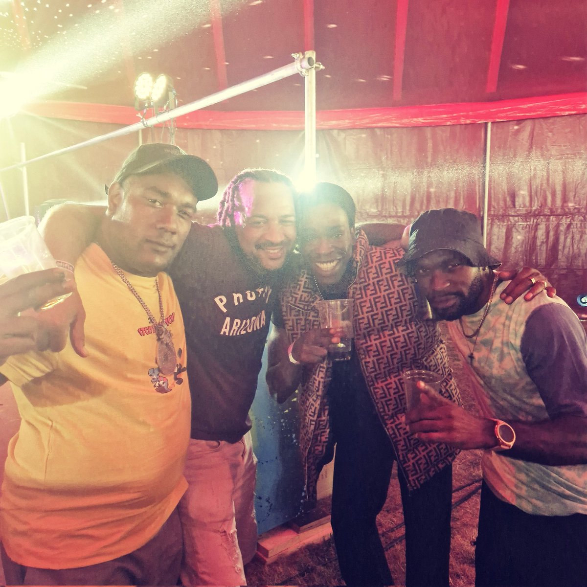 Pinky_Pinkos's tweet photo. #SelectaGarage MCs 🗣🗣🗣🗣🎤🎤🎤🎤 #Hifields Festival 2022 🎪🎪 https://t.co/RFJZUtVK2V