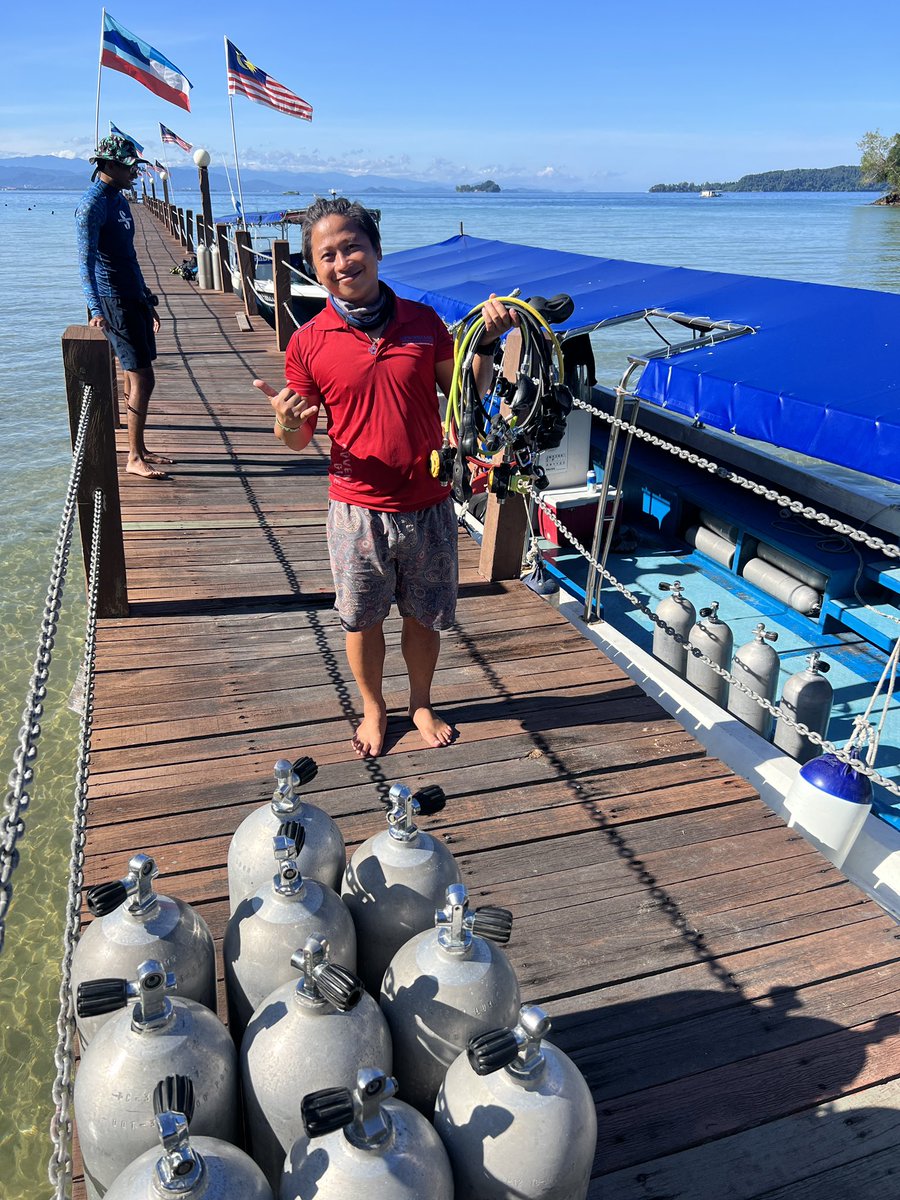 divedownbelow's tweet photo. The #divepros @divedownbelow working super hard today with all the weekend #scubadivers #downbelowdivecentre #kotakinabalu https://t.co/Vsq4VvAx3P