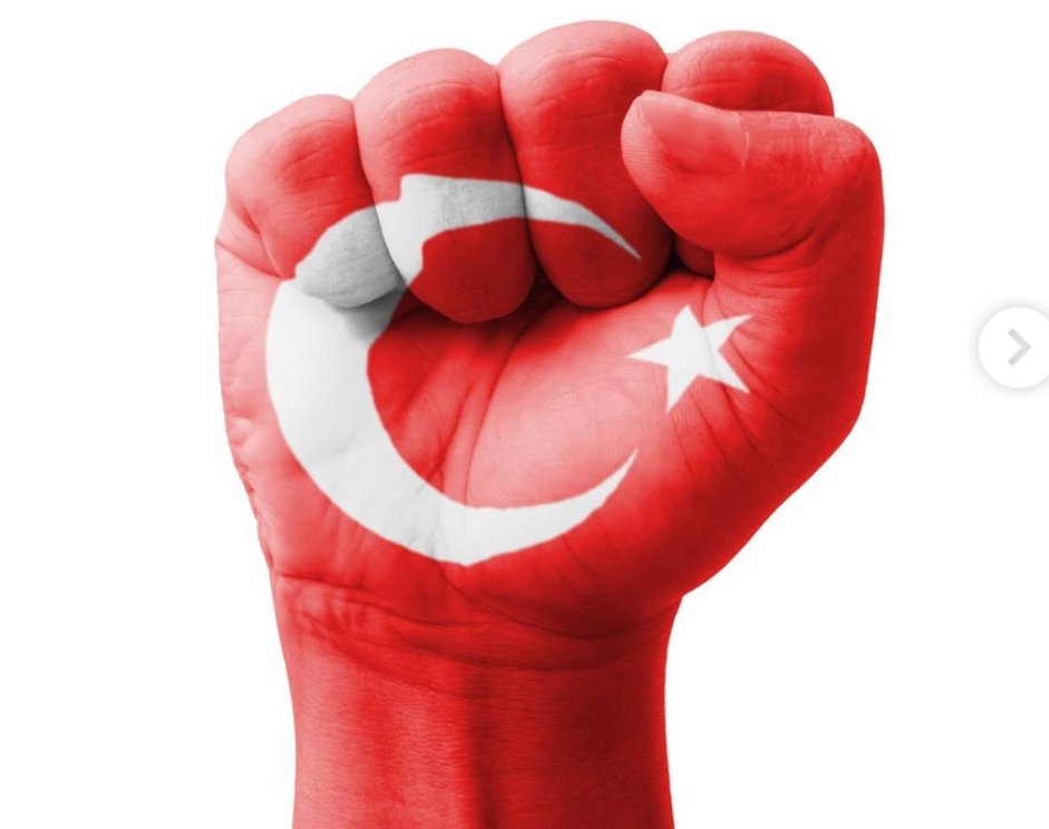 parss001's tweet photo. Polisler tek yürek oldu Adeletli bir paylaşım istiyorlar.        #VAKIFEGMpromosyonuYenile https://t.co/anLySvOpdZ