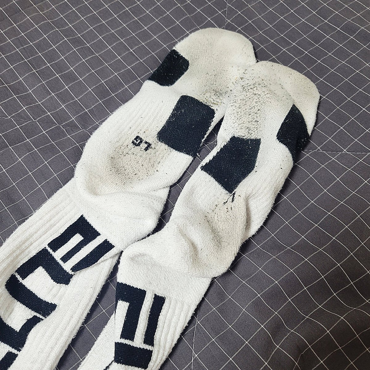 Hmm_s_socks's tweet photo. 발에 땀이 많아서 축축하고 시큼꼬리

#신던양말 #신던양말판매 #게이 #ㄱㅇ #페티쉬 #킁킁이 #남자발 #신던덧신 https://t.co/czmm4sj9HA