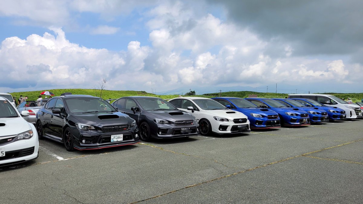 japan_pan_wrx's tweet photo. レアなお車に遭遇✌️RA-Rが2台並びで✨️✨️✨️
VAが7台、うち4台がブルーのVAB
ブルー以外はS4ってのも中々ない💦
#subaru #wrx #sti #s4 #va #インプ #subie
#invidia #wedsports #advan #subispeed #subispeedme #olm #subievibe #kyoei #leggduraracing #el53 #オフ会 https://t.co/ldqs798If5