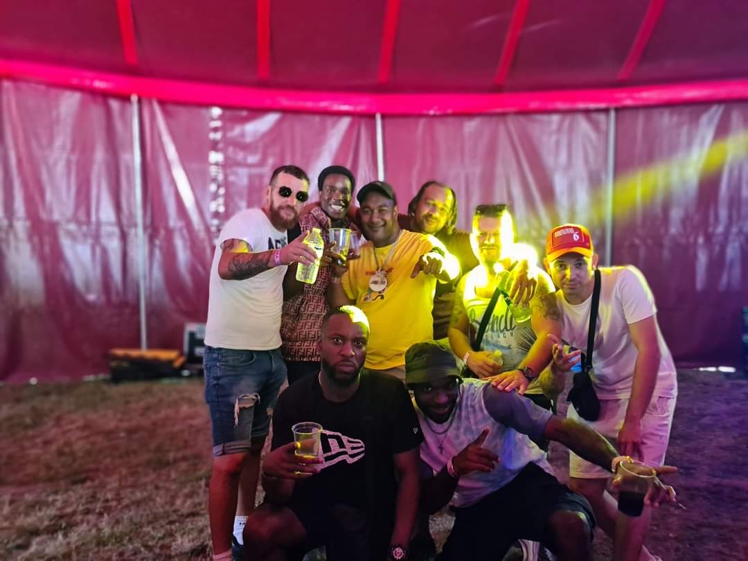 Pinky_Pinkos's tweet photo. Full crew inside #Hifields Festival #SelectaGarage https://t.co/6TDUeYvexl