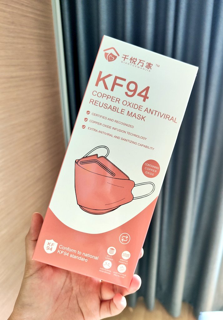 foxeryrose's tweet photo. ระวังของปลอมกันนะ! หน้ากากอนามัย COPPER KF94 ของแท้ต้องกล่องแบบนี้เท่านั้น หน้ากากทองแดงที่ไม่ใช่แค่ป้องกันแต่ฆ่าเชื้อไวรัสได้จริง!! กรองฝุ่น PM 2.5 ป้องกันเชื้อโรคกว่า 100ชนิด ผ่านการรับรองมาตราฐานและทดลองจริง ตัวหน้ากากใส่สบาย ครอบหน้าได้ทั่ว ป้องกันได้ประสิทธิภาพ #Maxxlife https://t.co/dsYDzITmLp