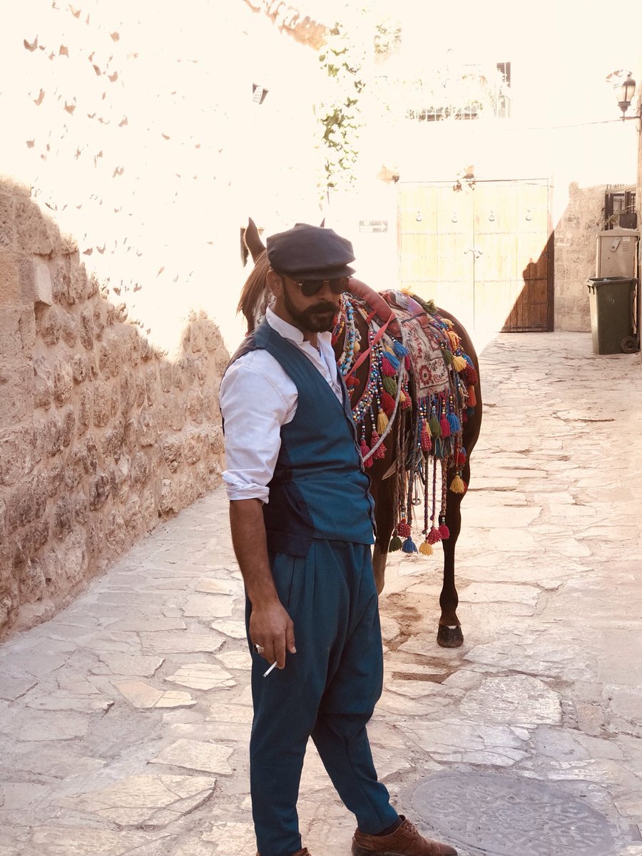 Grdklerim1's tweet photo. Tüm asaletiyle ve sadık atı ile poz veren bir adam.
#pazar #günaydın #rojbaş #mardin #tarihikentmardin #kızıltepe #photography #gününkaresi #asalet #mezopotamya #midyat #doğuanadolu #güneydoğuanadolu #kurdishmen #peoples #movie https://t.co/itRpGMSk18