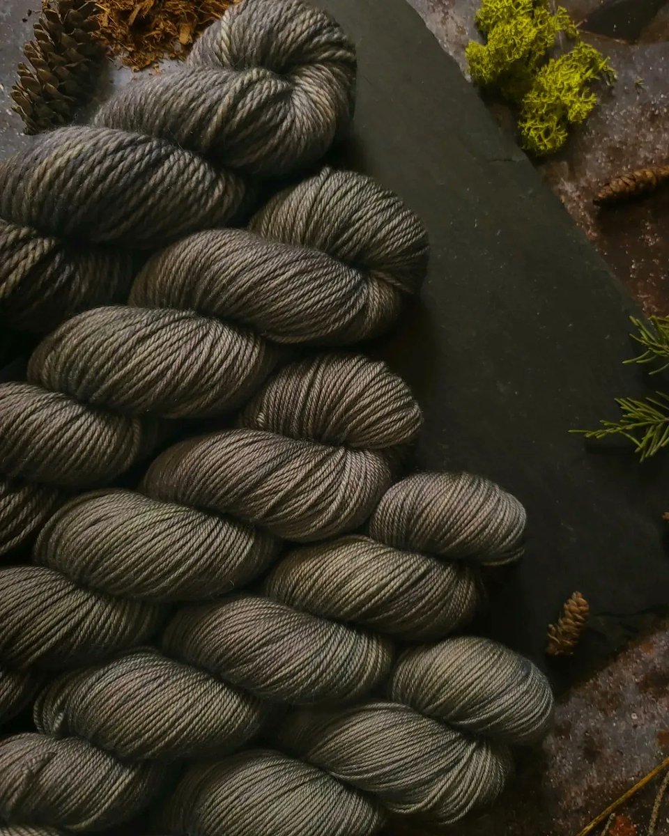 FrostedStitch's tweet photo. It's black. It's blue. It's green. It's grey. It's all of these and then some - hard to describe and harder to capture. A camouflage green-grey semisolid with stunning streaks of both black and subtle blue hues.

D E C A Y

Collection launch Sept. 2nd, 8pm EST https://t.co/iaaIvrX08l