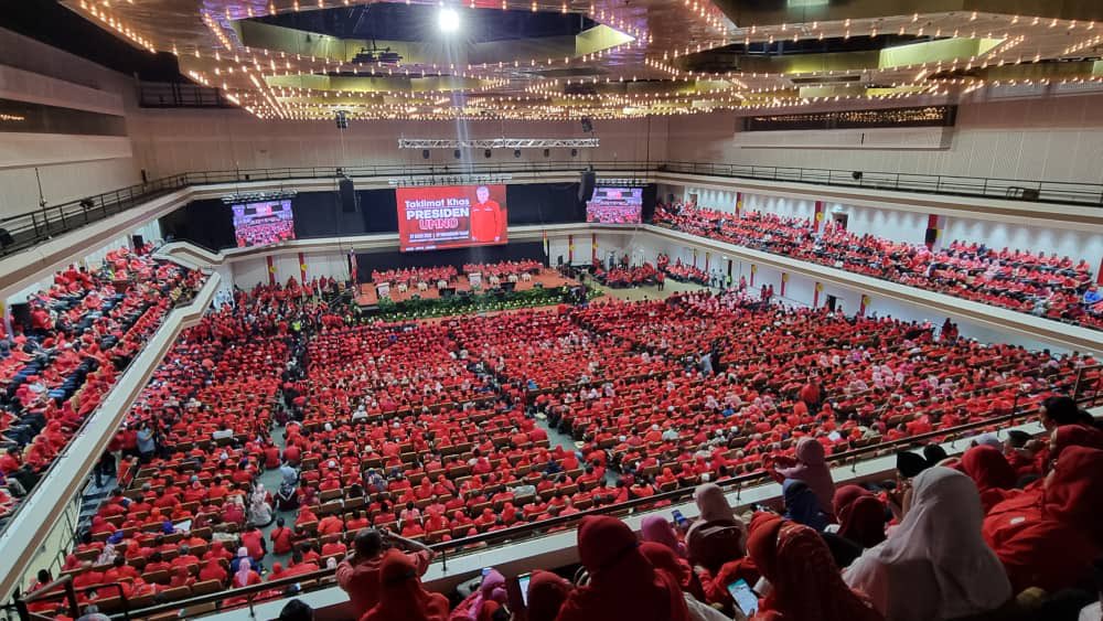 ahmadmaslan's tweet image. Ramai hadir di #PWTC #WTCKL Sabtu 27/8/22. Tujuan utk dengar Taklimat Presiden. Aturcara: Negaraku, Doa DS Jamil, aluan saya, TS Shafee Abdullah, DS Azalina, D Zaid Ibrahim (video), D Nizar Najib, Yana Najib (You Are Not Alone), video (lagu Warisan Sudirman), DS @DrZahidHamidi
