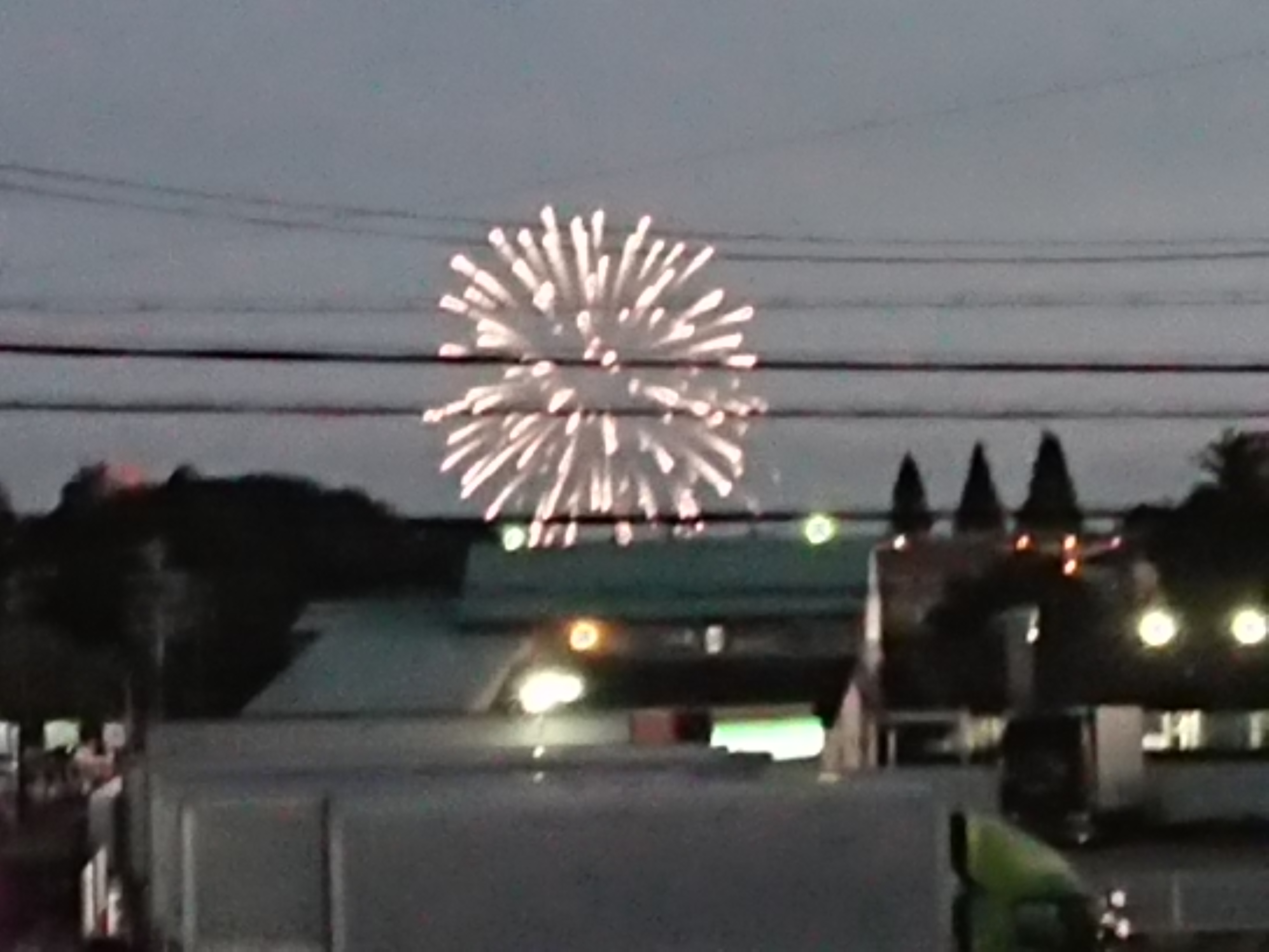 ゆりり 花火上がってる とベランダに出たら風が涼しくて気持ちよかった スーパーgtやってたからその花火ですね T Co Fnpjv3o0vw Twitter