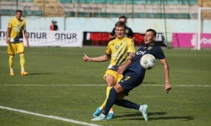 DefenceU's tweet photo. The 32nd Ukrainian Football Championship has begun. The match between the teams from Lviv and Kharkiv lasted 4 hours 27 minutes, as it was interrupted by air alarms THREE times.
Football: more than a game.
📸 Rukh Lviv, https://t.co/aZe8ZJET13 https://t.co/zftT8ph7zB