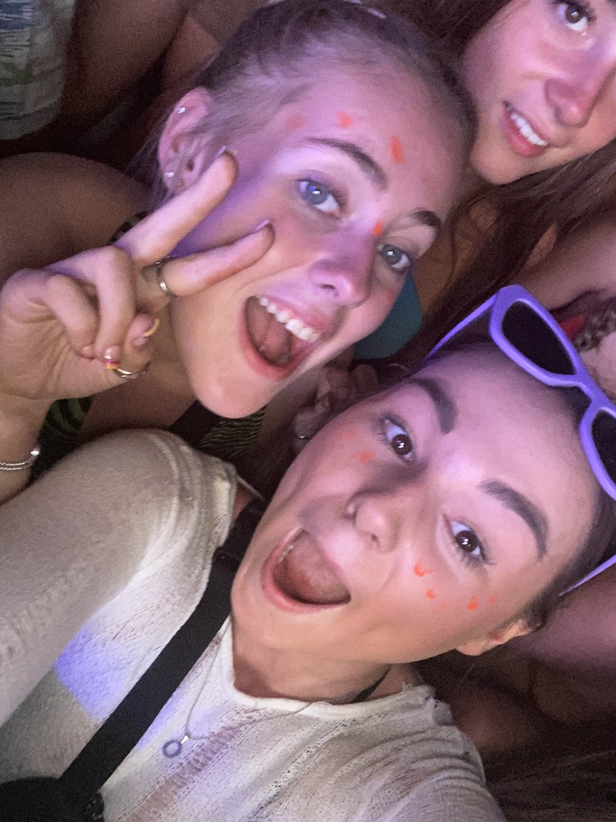 NellTolley's tweet photo. WERE SINGLE BOYS 
#NoMusicOnADeadPlanet 
#leedsfest https://t.co/6FaN6p55tN