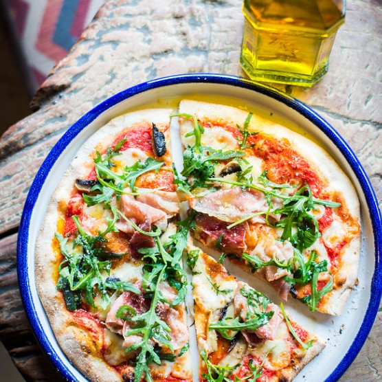 lp_themoathouse's tweet photo. Make sure you come and see us this week for our pizza offer, buy one get another half price! 🍕

Available Monday - Thursdays lunchtimes &amp; between 5-6.30pm.
.
.
.
#TheMoatHouse #Pizzas #Offer https://t.co/f9NMVENejk