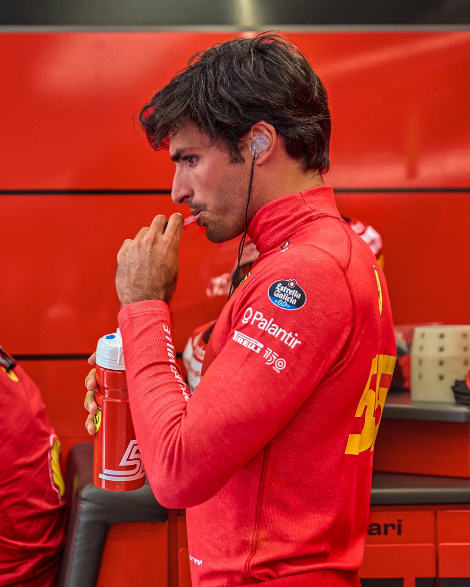 Carlossainz55's tweet photo. Full focus… time to race!! 🌶

-
@ScuderiaFerrari 
#essereFerrari 
#Carlossainz https://t.co/XtoALyQz7z