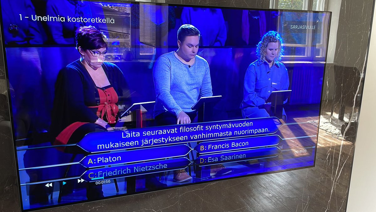 esasaarinen's tweet photo. Haluatko miljonääriksi uuden kauden ensimmäinen kysymys. https://t.co/Vm2K0QRYxV