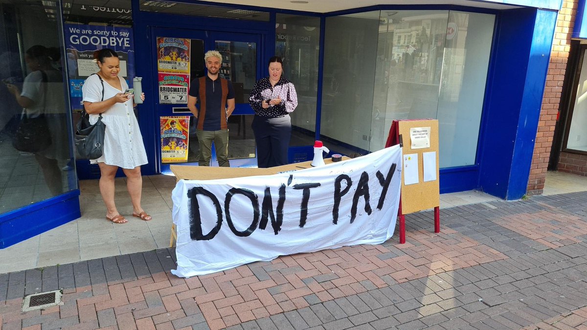 dontpayuk's tweet photo. Don’t Pay Group out today in Bridgwater, Somerset — very good response we’ve heard. Let’s keep iit going!

✍️ pledge to strike https://t.co/RYOlAVoLqd https://t.co/G5jK3yrAyg