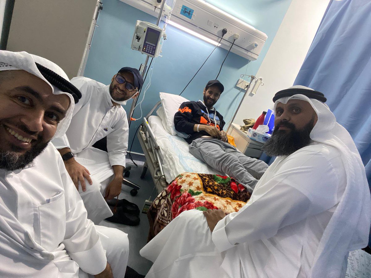 يرقد اخونا جميل السبع حالياً في مركز بدرية الأحمد دور(2)جناح(6)غرفة(5)سرير(4)حيث أَلَّم به ظرفٌ طاريء مزمن من يوم الخميس و يبدو أن الزيارة ستطول بسبب وضعه الصحي
و قد قام بزيارته اليوم مجموعة من شباب خيطان الطيب جزاهم ربي الفردوس الاعلى فاذكروا أخيكم بدعوة مباركة
#محاربي_السرطان