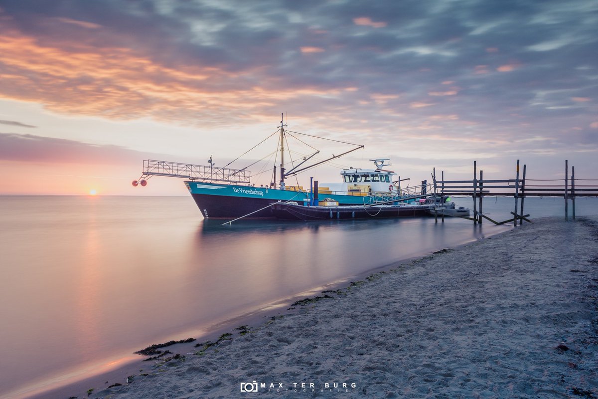 maxterburg's tweet photo. Rederij de Vriendschap, Texel. Samen met een mooie zonsopkomst😎

#texel #holland #texelpics #nature #texelvakantiekrant #tijdvoortexel #photography #island #sunset #texelmomentje #landscape #nordsee #northsea #sky #texelnu #instagood #travelgram #holiday #waddenzee #picoftheday https://t.co/BpeacUmp0v
