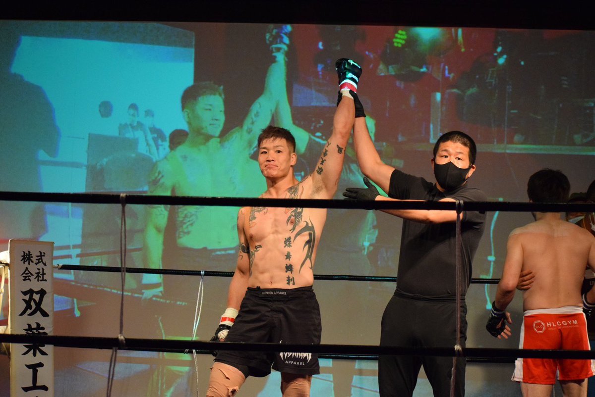 KingGodzilla13's tweet photo. 2RにTKO勝ちでした

竹内選手ありがとうございました

marrionapparelにスポンサードしていただいて初めて勝ちました

また練習して試合します！

チケット僕から買ってください！

#grachan0828
#dspiral
#札幌
#mma
#総合格闘技
#marrionapparel
#マリオンアパレル
#マリアパ https://t.co/1T8yRnuuXG