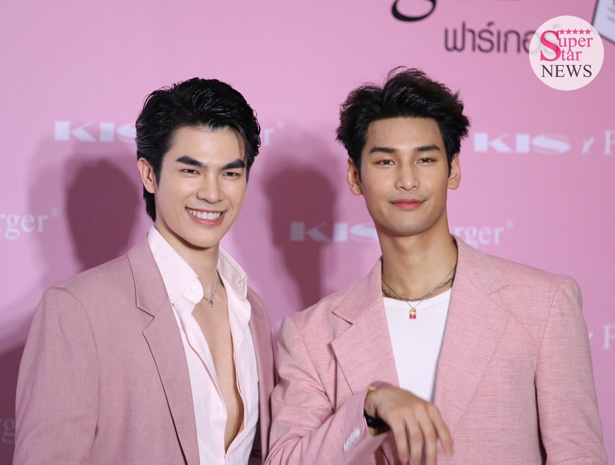 SuperstarnewsTH's tweet photo. มาย - อาโป ออกงานคู่ครั้งแรก แฟนๆ มาให้กำลังใจจน  KIS Beauty Store แทบแตก ร่วมกิจกรรมสุด EXCLUSIVE ที่ทาง  farger จัดขึ้น

#MileApo 
#มายอาโป 
#KISFARGERxMileApo
#farger
#KISXfarger
#MilePhakphum 
#Nattawin https://t.co/dUfO4tZp5r
