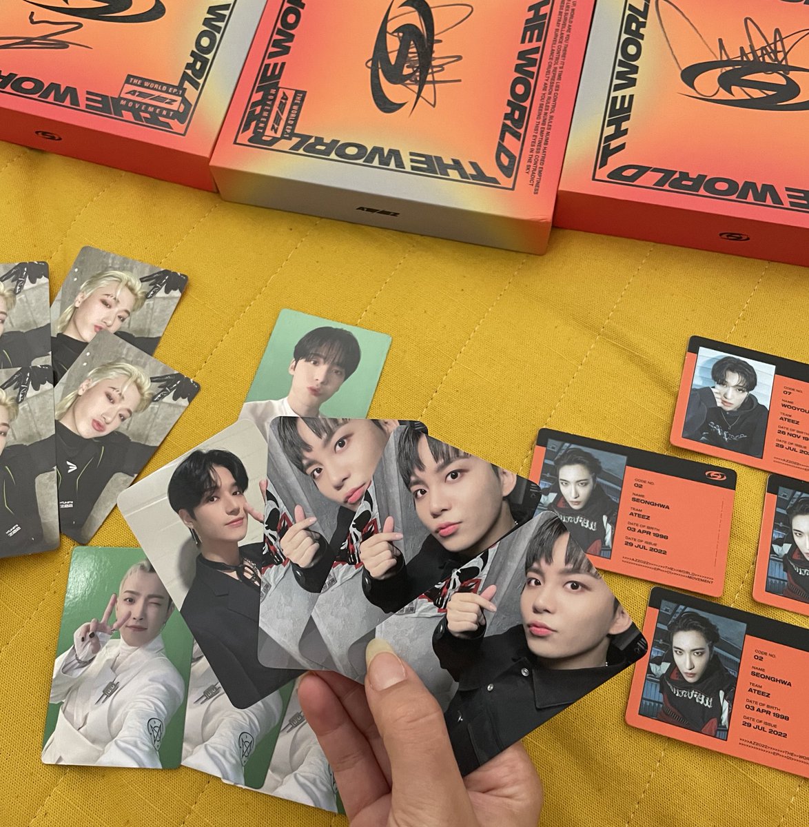 FIXONCT's tweet photo. 🇫🇷 CONCOURS ATEEZ FRANCE ONLY 🇫🇷 

• À gagner : 1 album signé hello82 au choix avec les pcs au choix aussi 
• RT + Follow + ⚠️ un commentaire avec votre chanson préférée de l’album et la signature du membre que vous souhaitez gagner !
• Fin du concours le 05 septembre https://t.co/FoH2rAbyj9