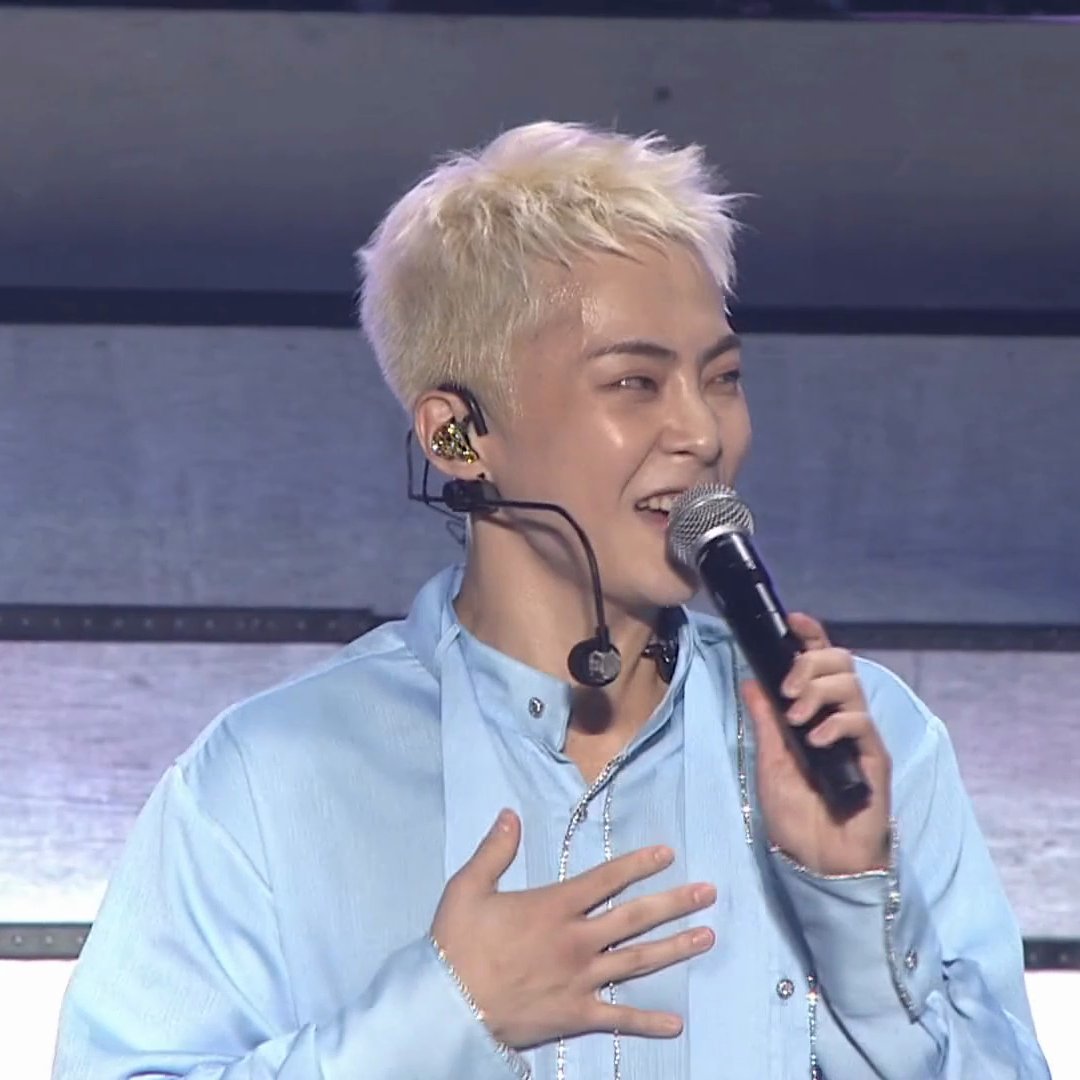 xiu_al's tweet photo. 메이크업팀 수원에선 도대체 무슨 짓을 한거죠? https://t.co/E61DQpdBO7