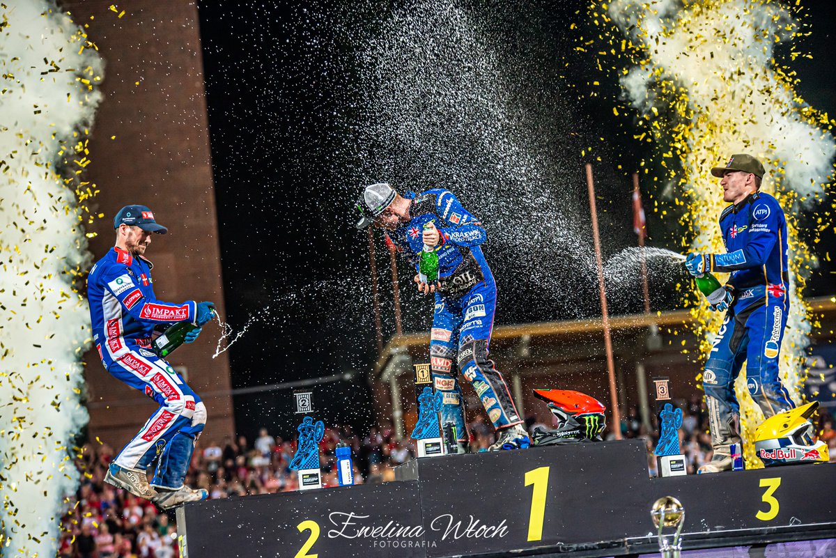 ewelinawloch's tweet photo. To był jego wieczór 🔥 Kilka 📸 zwycięzcy #WroclawGP 🏆 @DanBewley
Pełna galeria wkrótce... ⏳ @SpeedwayGP #FIMSpeedwayGP https://t.co/sYrhFxqEit