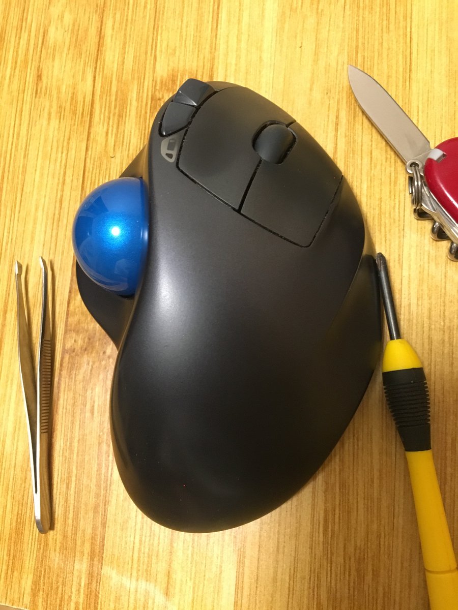 varchar64's tweet photo. 过了一年，老毛病又犯了，刮治可解。
小刀从一头底部敲开，打开微动开关，从侧部推出弹片，小刀轻刮触点。安装时先伸尾再定头，最后压中间，听到咔嚓一声就好了。
拆的时候注意左右键，别搞错了。 https://t.co/rYGaeEGCjX
