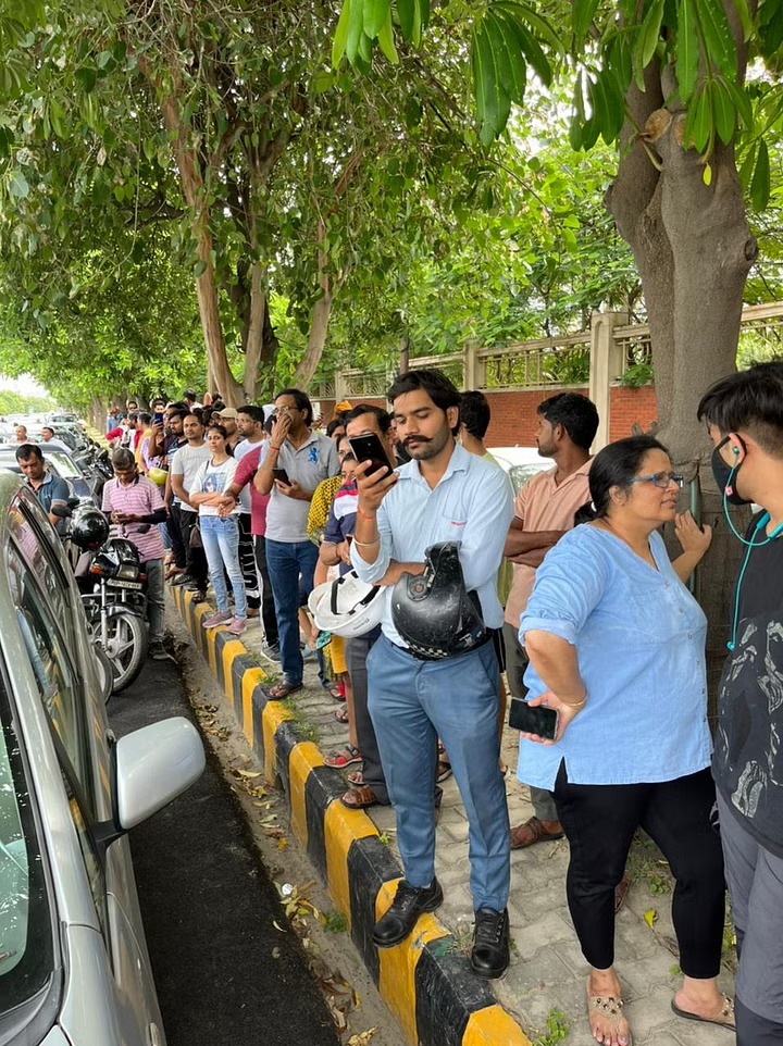 TheQuint's tweet photo. LIVE | People gather to watch #SupertechDemolition.
Follow updates on #TwinTowers demolition here: https://t.co/qqLnlMEDvz https://t.co/zbe6kDBGXI