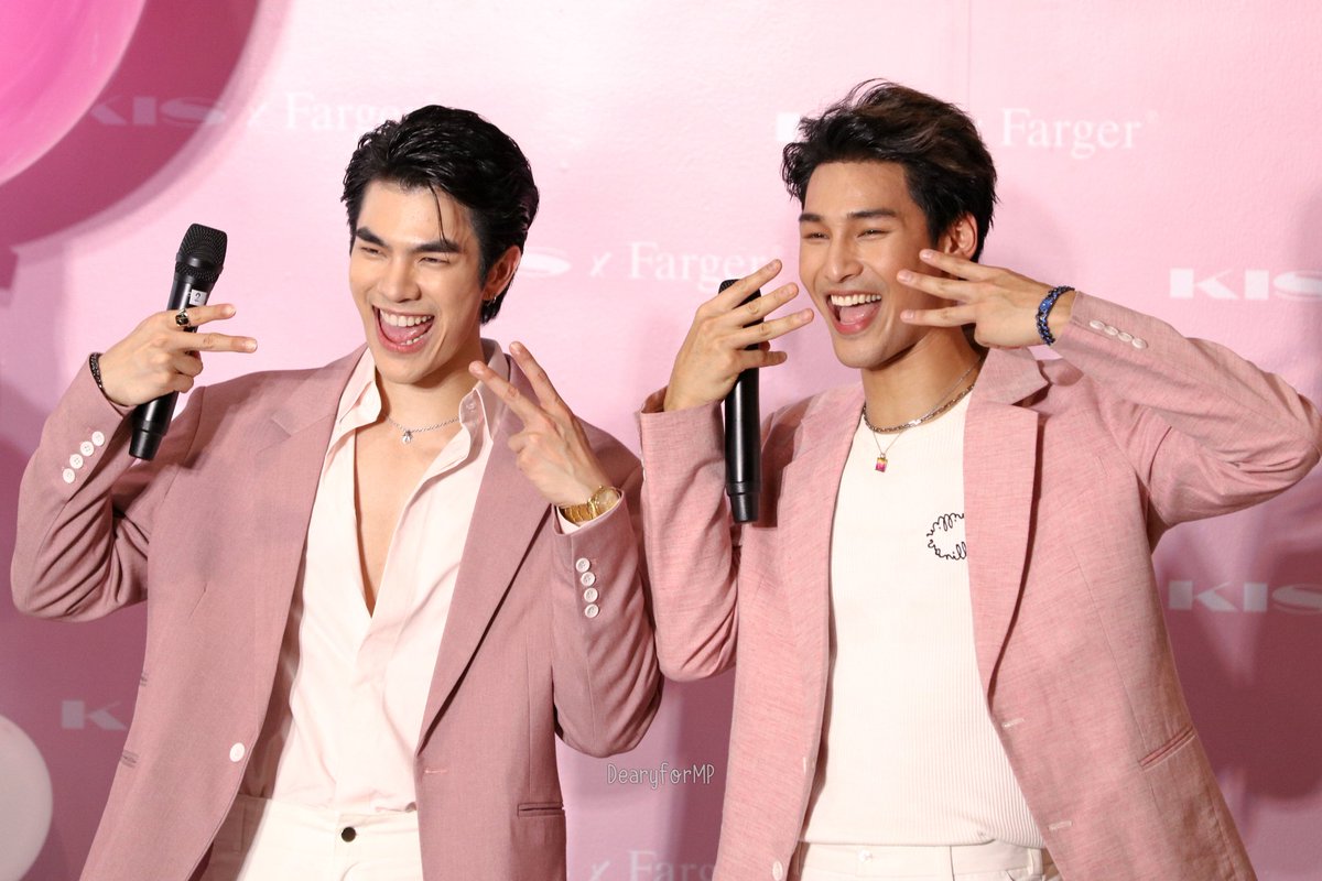 DearyforMP's tweet photo. 220828 - KIS Beauty Store CTW
#KISFARGERxMileApo

มายเมี๊ยว โปเมี๊ยว🐱

@milephakphum @Nnattawin1
#มายอาโป #MileApo 
#MilePhakphum #Nnattawin
#GreenyRose #apocolleagues https://t.co/7EzlEqq2QJ