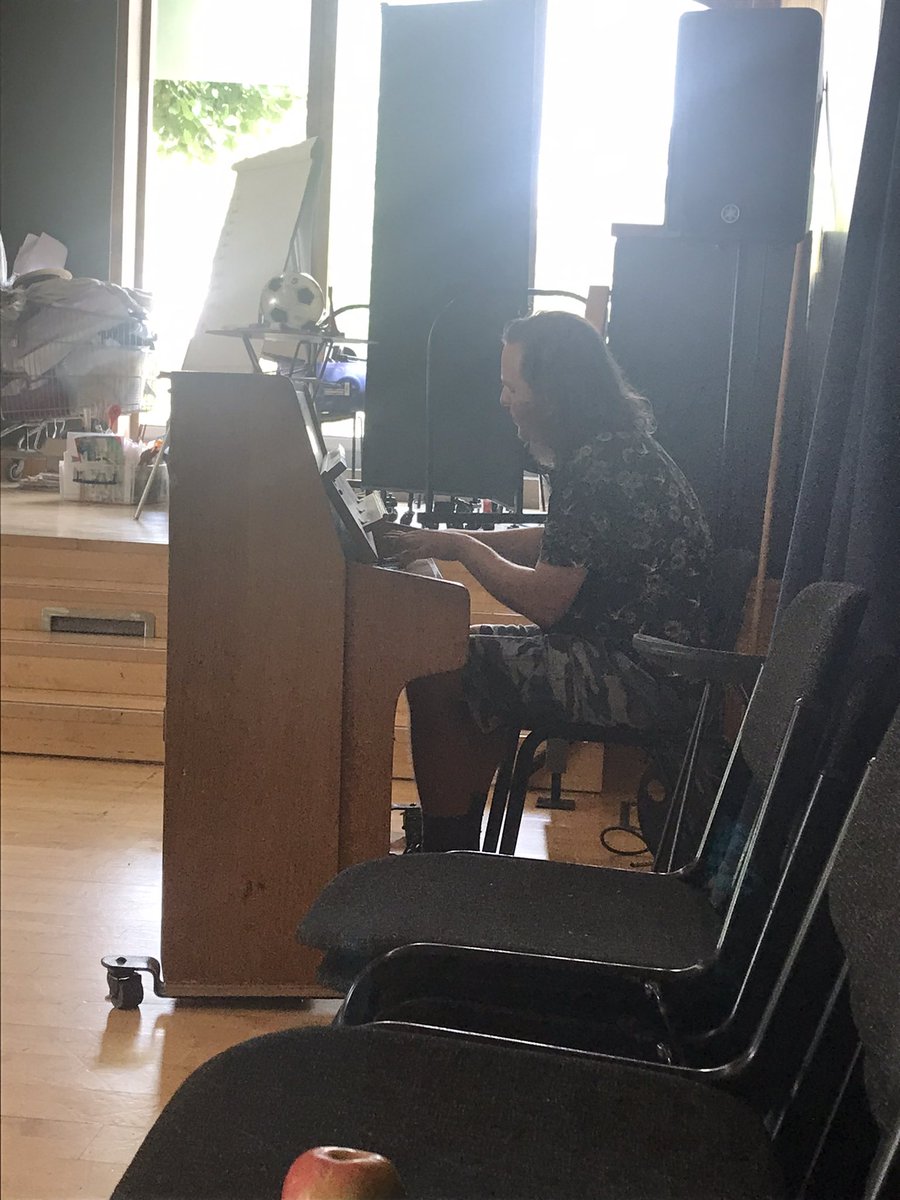 writerflanners's tweet photo. A beautiful musical interlude between Acts. Thanks, Vitaly!
#SummerWeekender @ChichesterFT
#theatre #music #arts #performance https://t.co/KAJgapyZo8