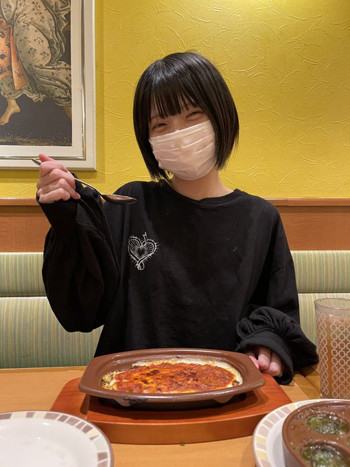 サイゼで喜ぶムラタ https://t.co/fYswxhww3v<a href="/tag/%E3%81%8A%E3%81%97%E3%81%8C%E3%81%BE"class="tags"><span>#おしがま</span></a>