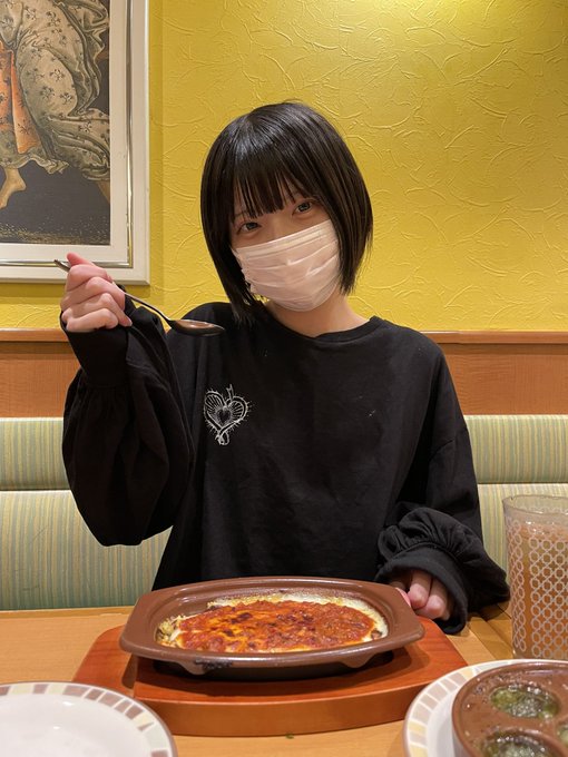 サイゼで喜ぶムラタ https://t.co/fYswxhww3v<a href="/tag/%E3%81%8A%E3%81%97%E3%81%8C%E3%81%BE"class="tags"><span>#おしがま</span></a>