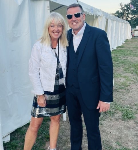 LizKershawDJ's tweet photo. Love this photo ⁦@SVFMidlands⁩ .     from Martin on keyboards for ⁦@dogpska⁩ #SmartDressedMan https://t.co/426ZQDdGz7