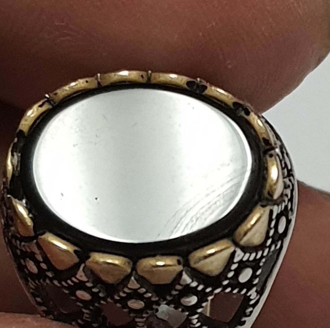 خاتم للبيع لأعلى سعر .