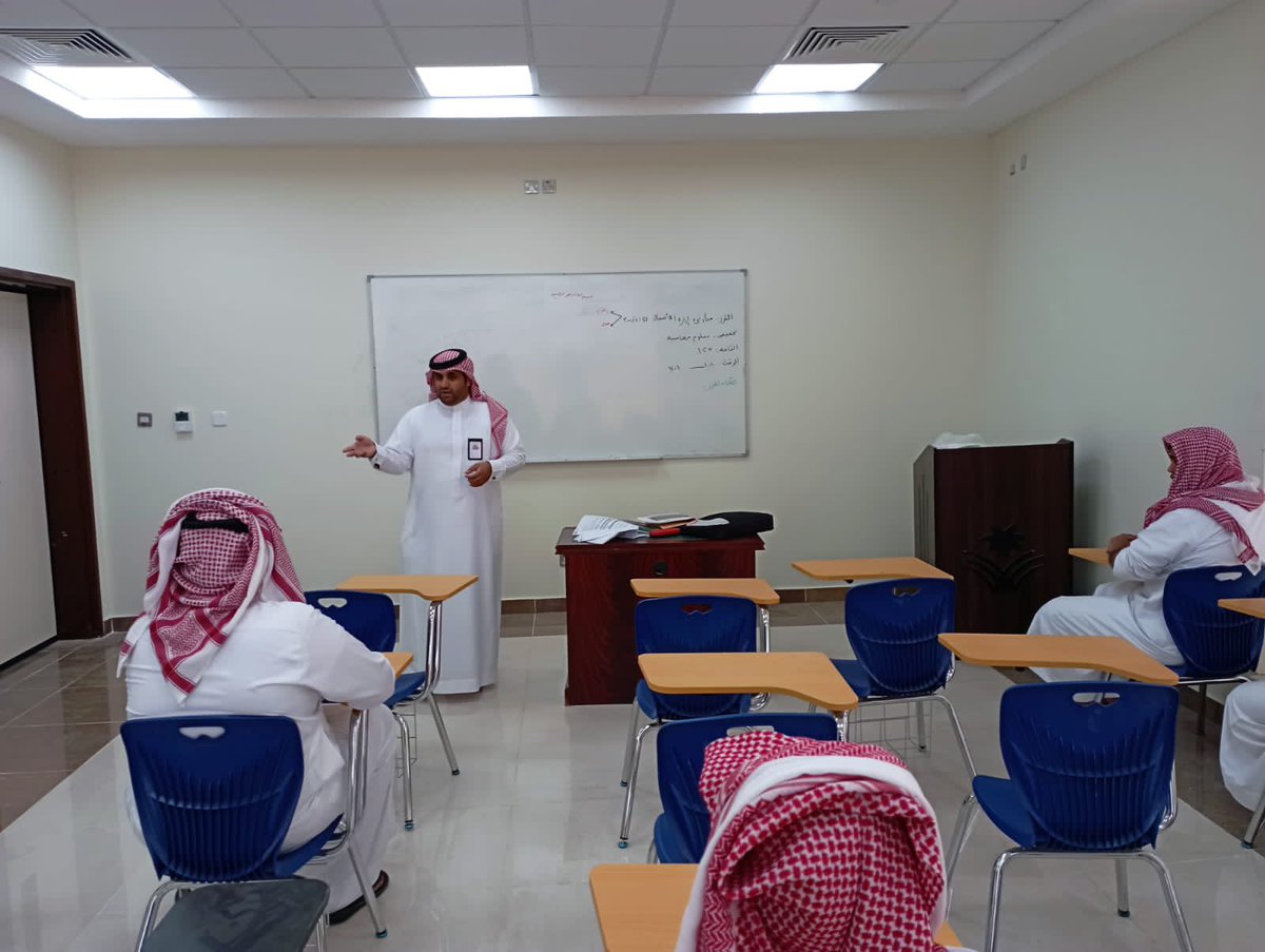 Applied_sh_nu's tweet photo. سعادة عميد الكلية التطبيقية بشرورة الدكتور علي بن صالح الكربي يُرحِّب بالطلاب الجُدد ويُهنِّئهم بالعام الدراسي الجديد https://t.co/oZA68SHNvU