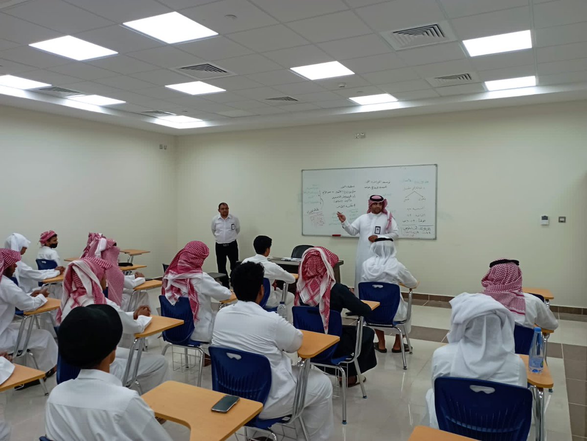 Applied_sh_nu's tweet photo. سعادة عميد الكلية التطبيقية بشرورة الدكتور علي بن صالح الكربي يُرحِّب بالطلاب الجُدد ويُهنِّئهم بالعام الدراسي الجديد https://t.co/oZA68SHNvU