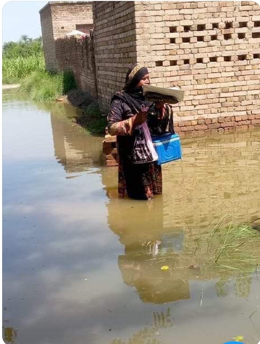 RotaryPakistan's tweet image. They Unsung Heroes of 🇵🇰.

As we know currently the whole country is going through disastrous flood situation. But still in that situation our health workers trying thier best to reach every child to save them from the #Polio disease for thier future, for the country's future.