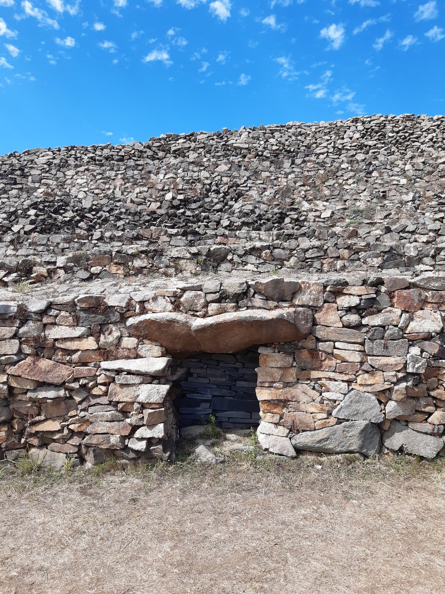 erwancotard1's tweet photo. Le plus grand mausolée mégalithique d'Europe, le cairn de #BarnEnez dans le #Finistère Plongée dans l'histoire de l'humanité #MagnifiqueBretagne https://t.co/B0ylQvVTWf