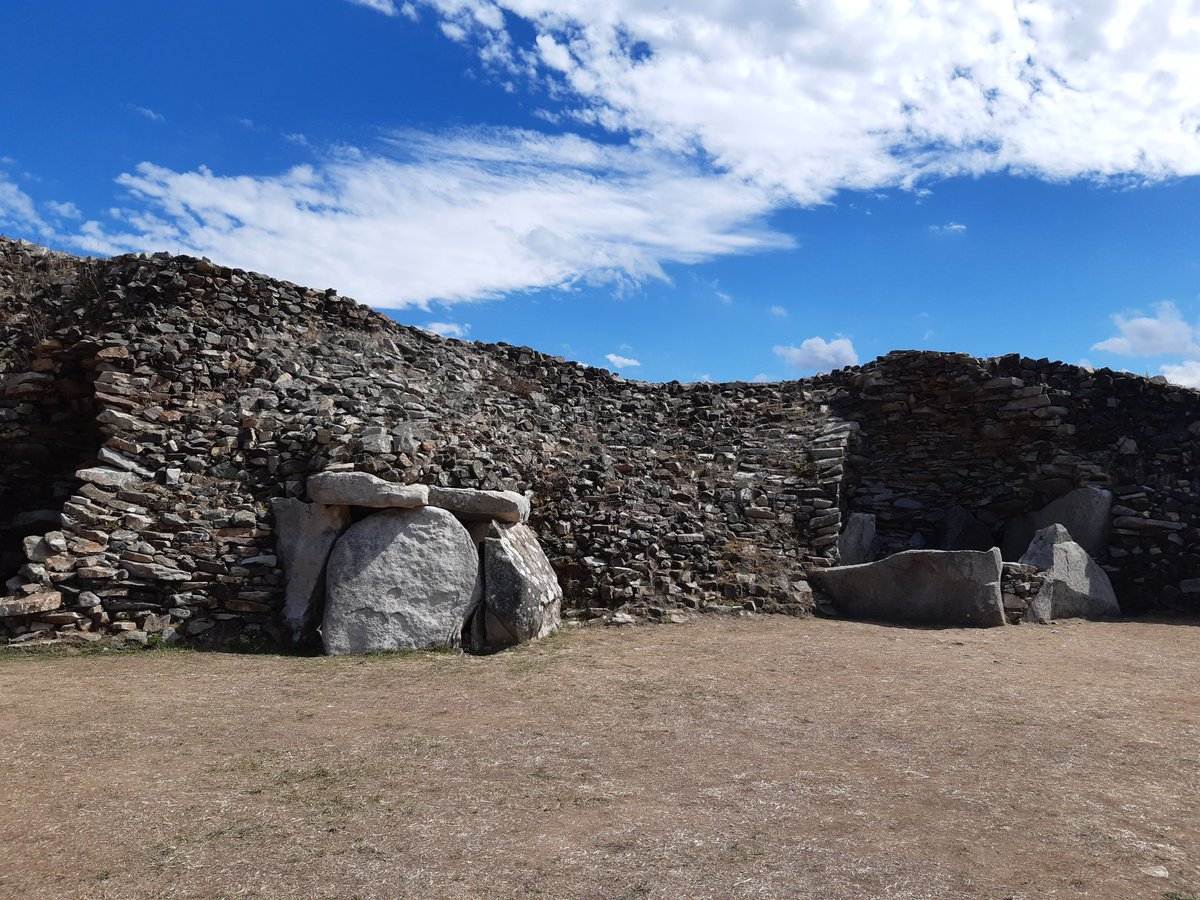 erwancotard1's tweet photo. Le plus grand mausolée mégalithique d'Europe, le cairn de #BarnEnez dans le #Finistère Plongée dans l'histoire de l'humanité #MagnifiqueBretagne https://t.co/B0ylQvVTWf