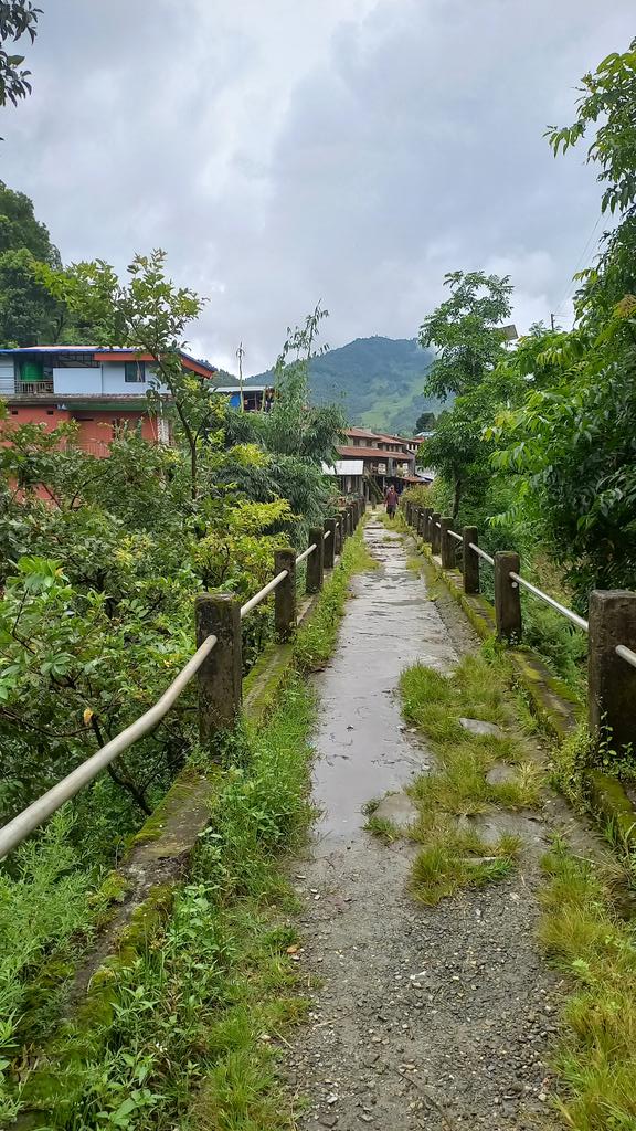 bhnadarisudeep's tweet photo. चेपेको तिरैतिर, भिरै भिर #Rainas #Lamjung
#Travel #NepalHimalayas https://t.co/5gMzYlaFS5